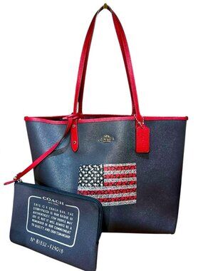 Coach Reversible American Flag and monogram tote with attached wristlet ❤️🇺🇸💙